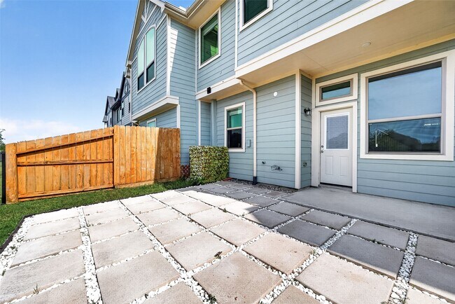 Building Photo - 5011 Pr Ter Ln