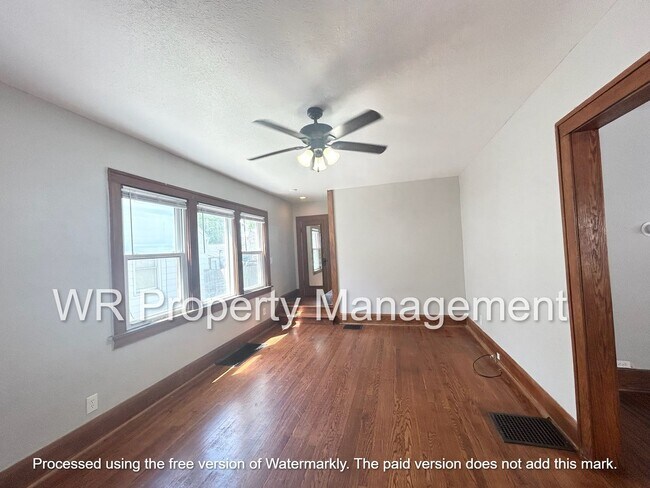 Building Photo - 3 Bed 1 Bath Home is West Toledo Library Neighborhood