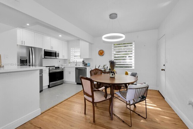 Building Photo - 7910 SW 55th Ave