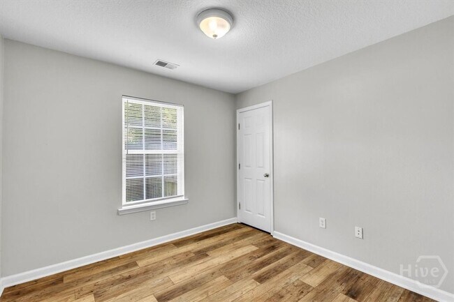 Building Photo - 35 Valley Oak Dr