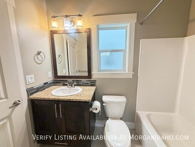 Building Photo - 1822 S Owyhee St