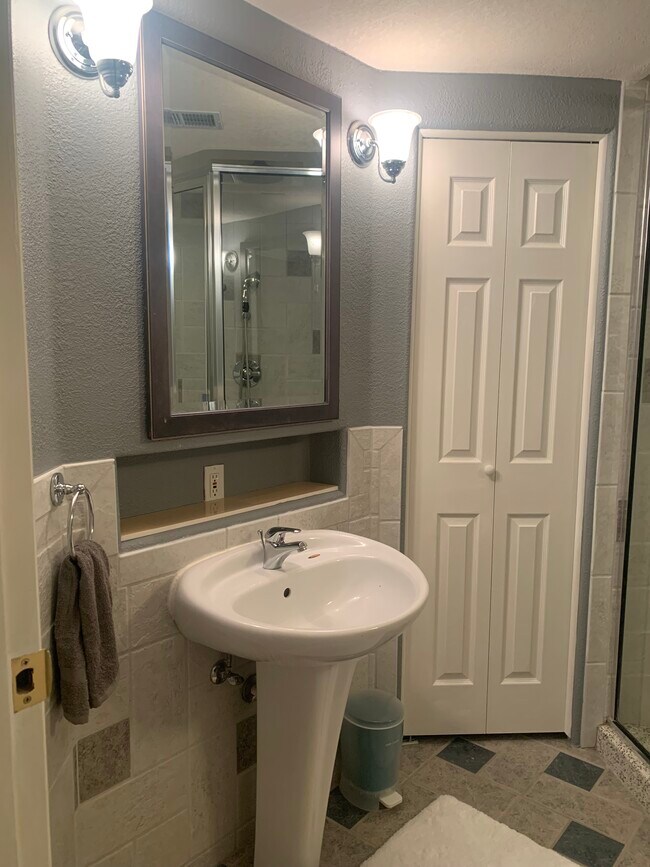 Building Photo - 1461 S Ulster St