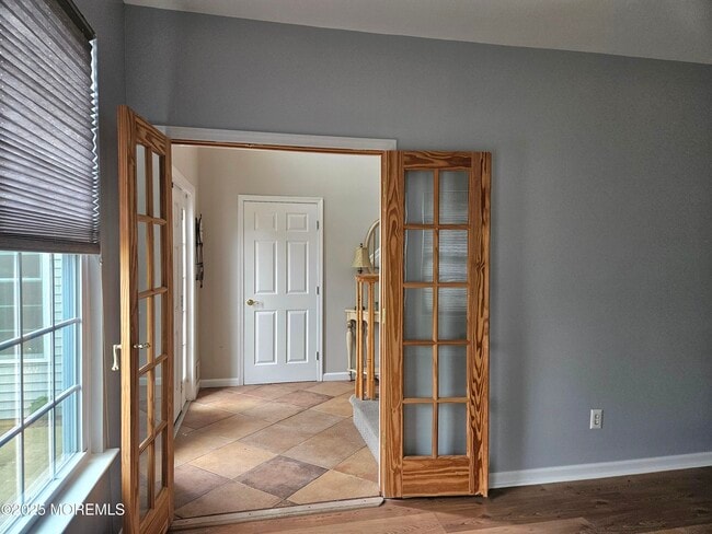 Building Photo - 505 Buhler Ave