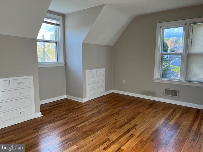 Building Photo - 650 Linden Cir