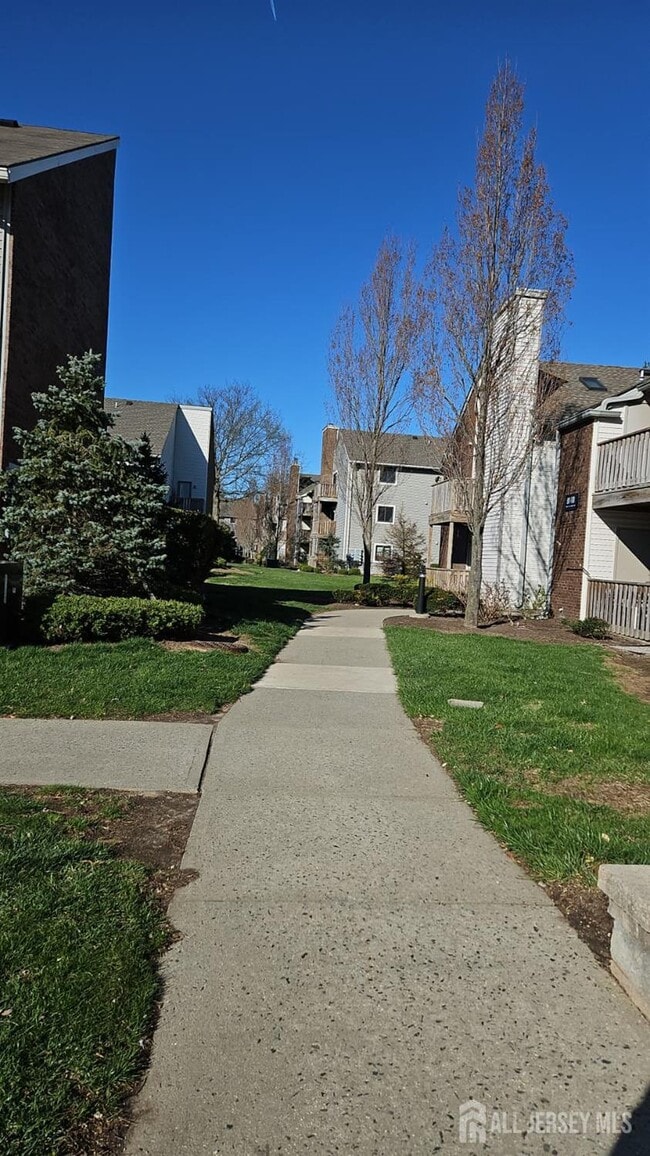 Building Photo - 909 Ravens Crest Dr
