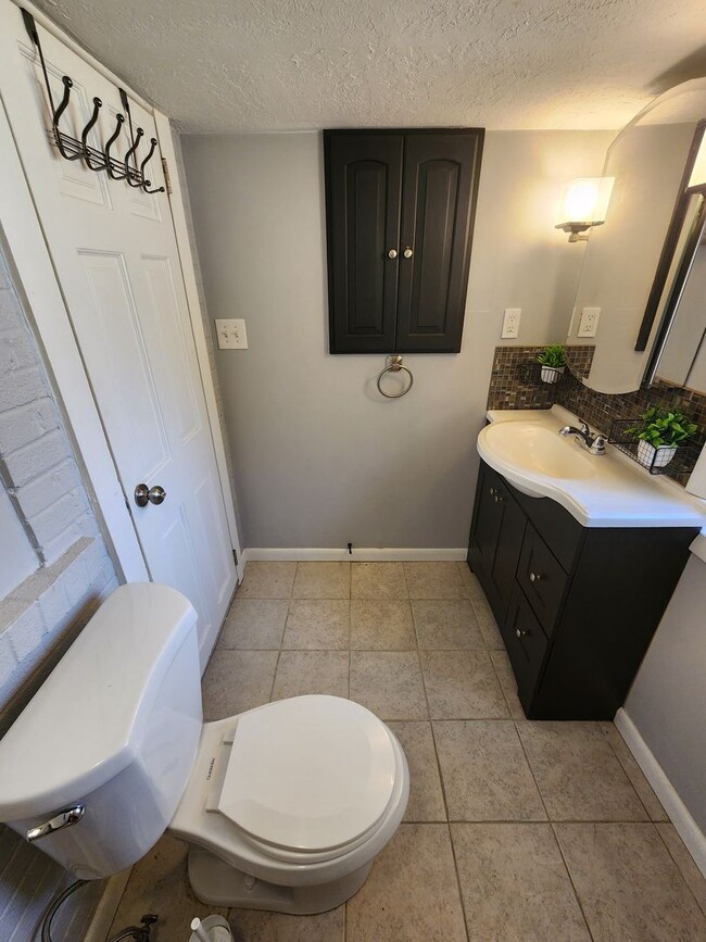 Building Photo - 97 E Emerling Ave