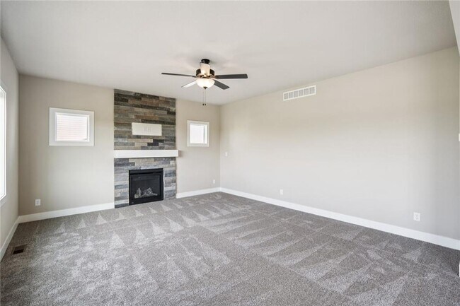 Building Photo - Single Family Home For Rent!