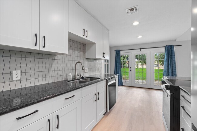 Building Photo - 12214 Braewick Dr