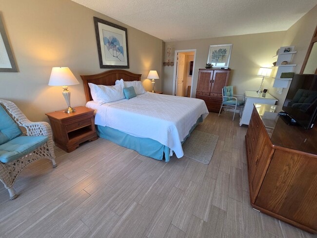 Building Photo - DOLPHIN RUN CONDOMINIUM