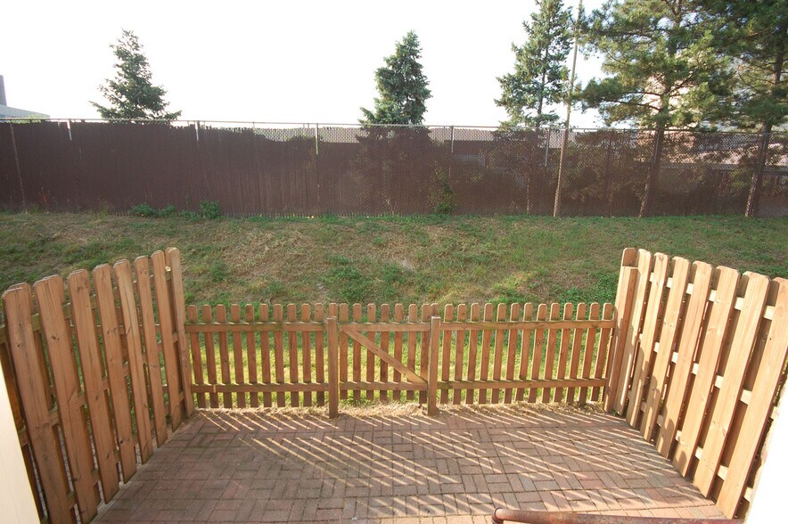rear patio - 5827 Pierce St