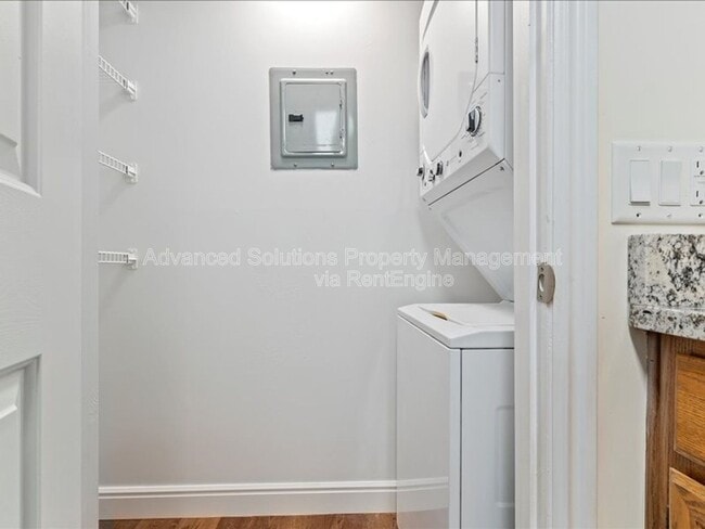Building Photo - 9132 S Scirlein Dr
