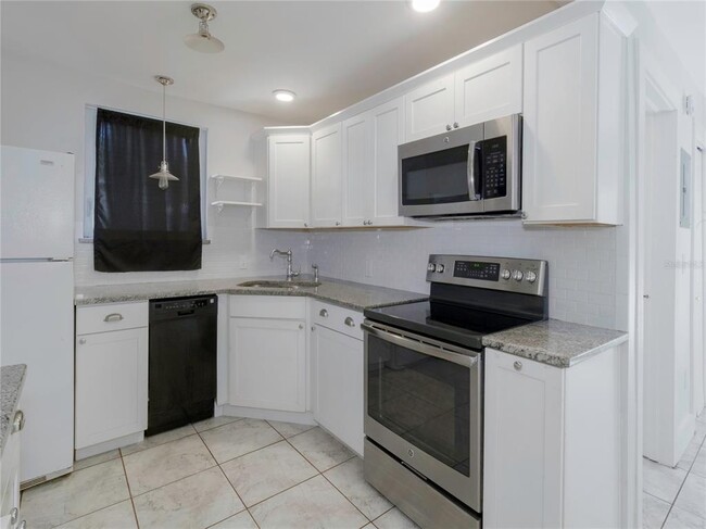 Building Photo - 2808 Clinton St S