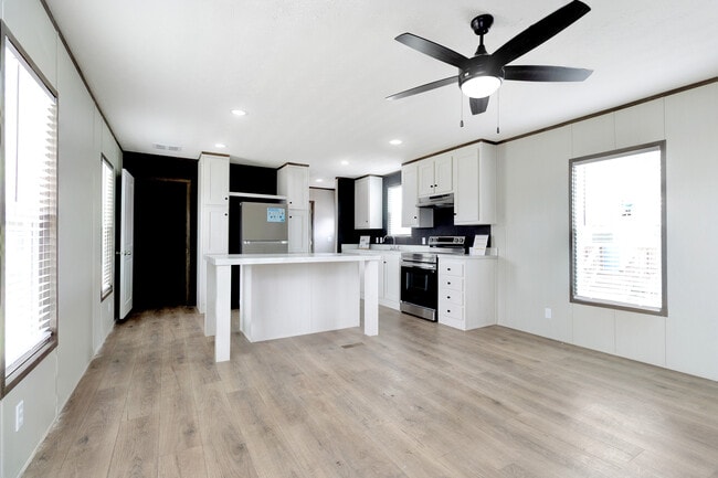 Building Photo - 750 Silent Valley Rd