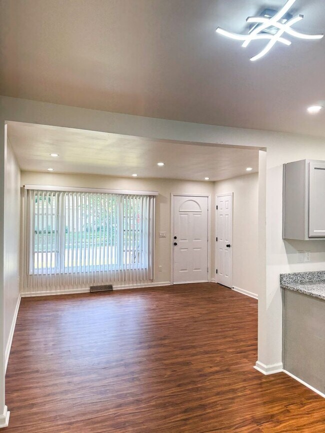 Building Photo - Newly Renovated 3BR/2BA Home in Charlotte ...