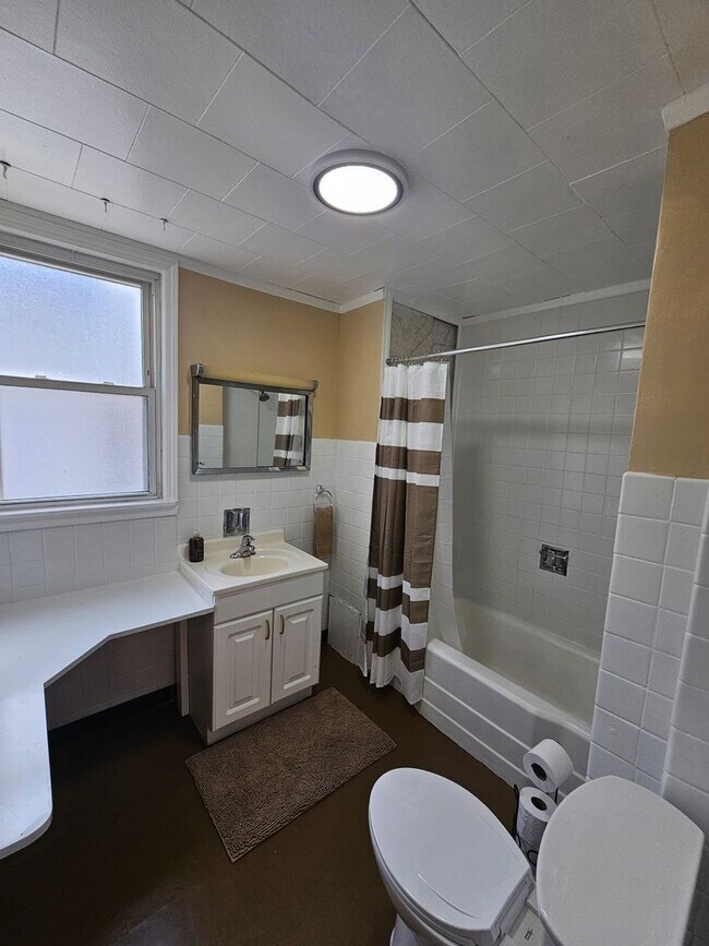 Building Photo - Freshly Updated 3 Bedroom Home in Slavic Village