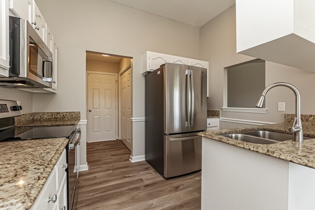 Building Photo - 136 S Birchwood Dr