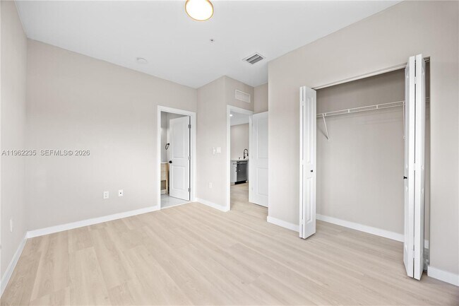 Building Photo - 630 NE 166th St