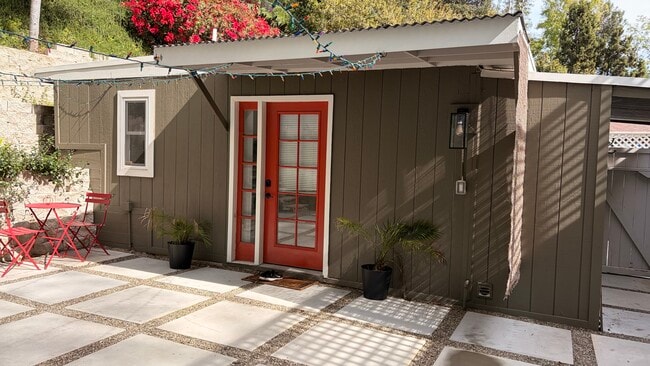 Building Photo - 3823 Broadlawn Dr