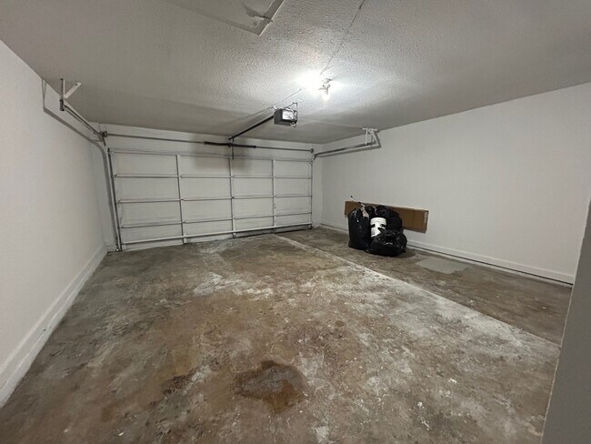 Building Photo - 3210 Valley Brook Dr