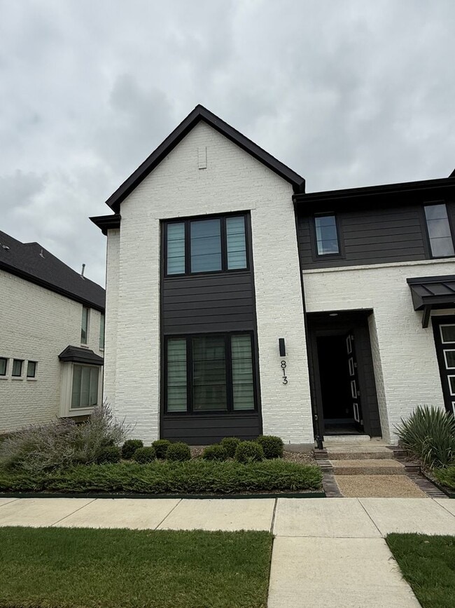 Building Photo - 813 Crystal Oak Ln