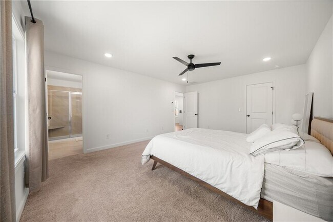Building Photo - 4541 Moray Dr