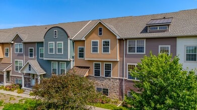 Building Photo - 3600 SE Glenstone Dr
