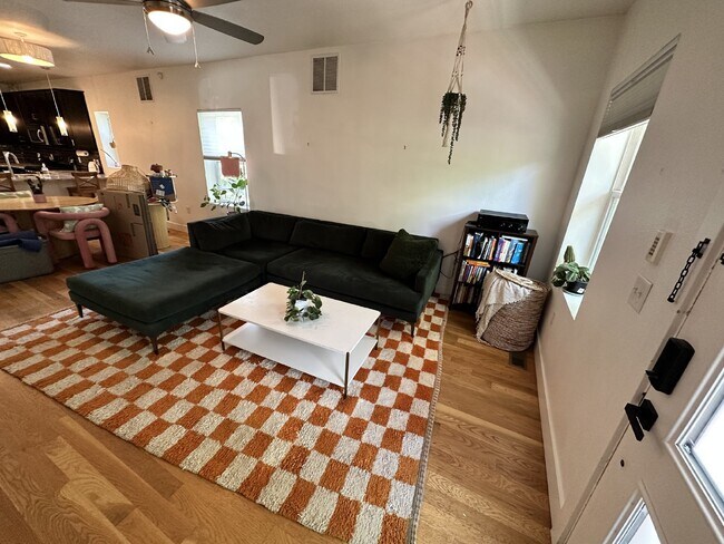 Building Photo - "Charming 2-Bed, 2-Bath Home with Gleaming Hardwood Floors in Vibrant Denver!"