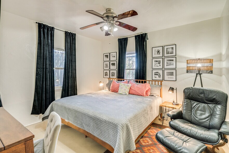 Building Photo - 1925 E Water St