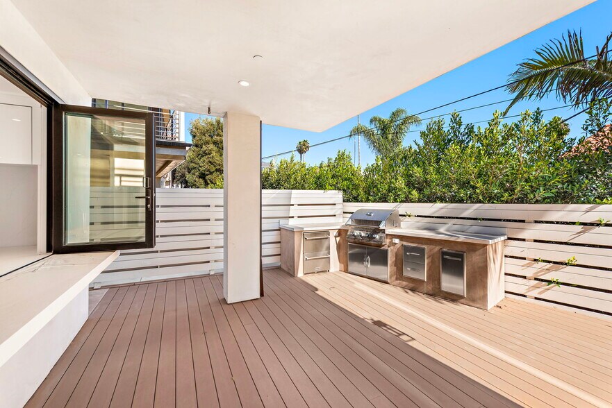 Building Photo - 207 W Avenida San Antonio