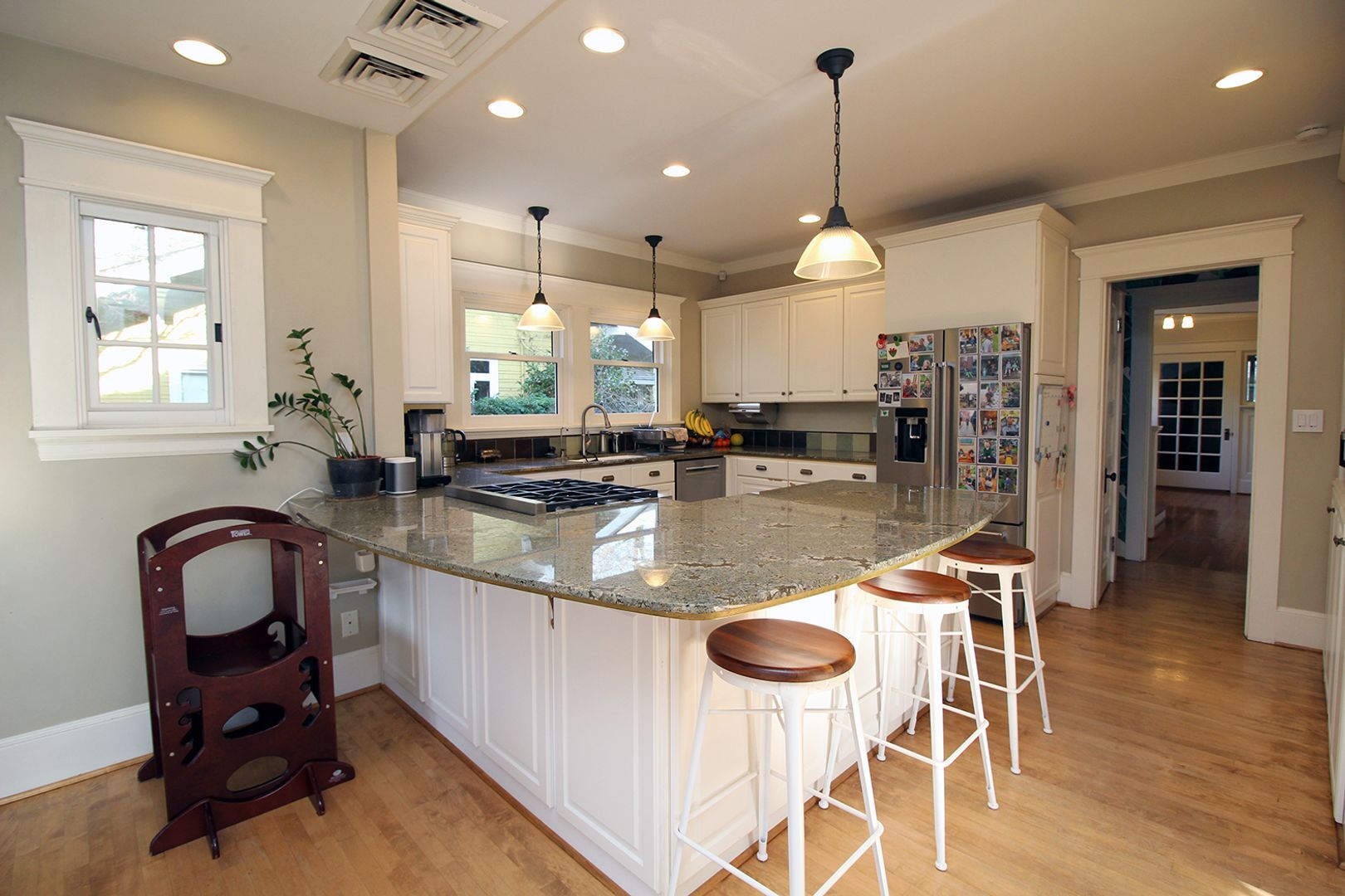 Building Photo - 2343 NE 21st Ave