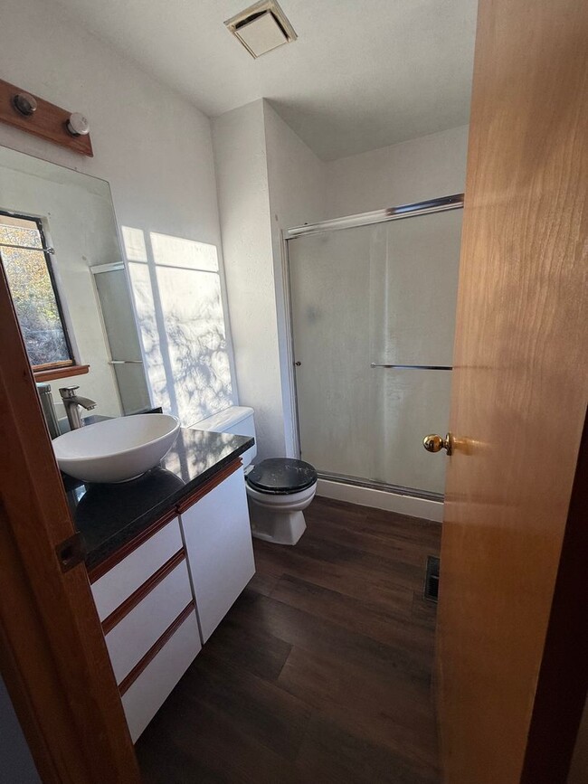 Building Photo - 2024 SE 8th Dr