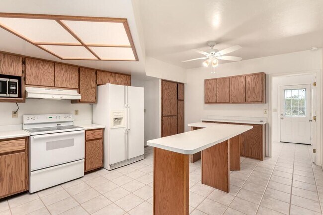 Building Photo - 7880 S Ave De Pina
