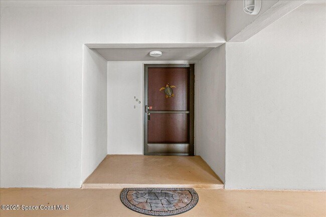 Building Photo - 6165 S Mirror Lake Dr