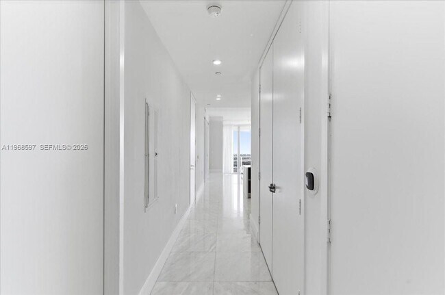 Building Photo - 1100 Biscayne Blvd