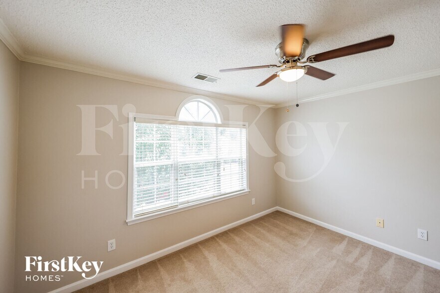 Building Photo - 140 Warwick Cir