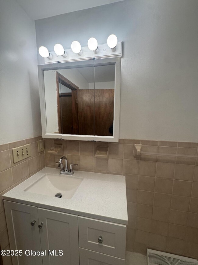 Building Photo - 103 Stone Ridge Ct