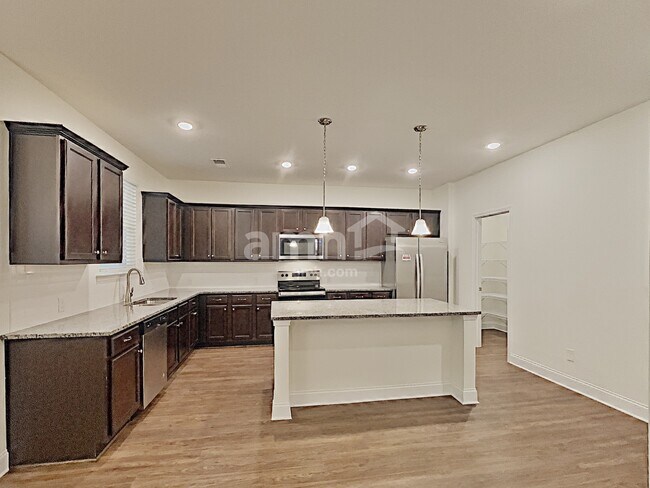 Building Photo - 331 Elmhurst Drive