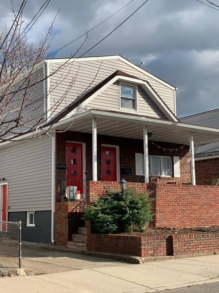 Building Photo - 15 Sidney St