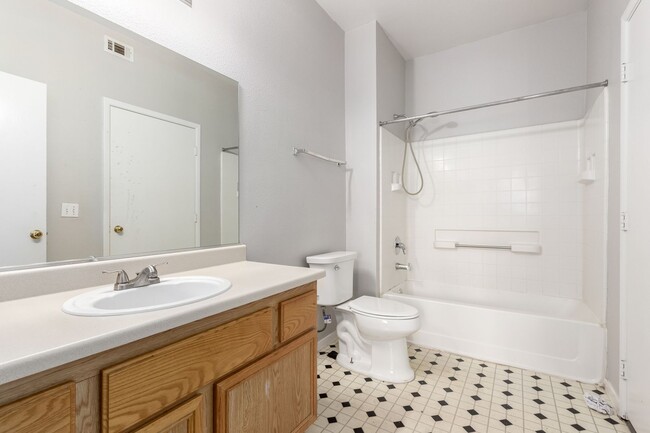 Building Photo - Luxury Living at The Falls - Ground floor ...