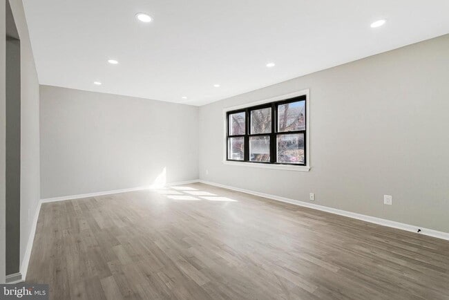 Building Photo - 4970-4972-4972 Just St NE