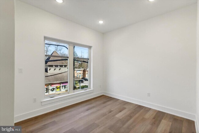 Building Photo - 367 W Hortter St