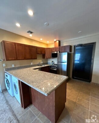 Building Photo - 474 Sunshine Ln