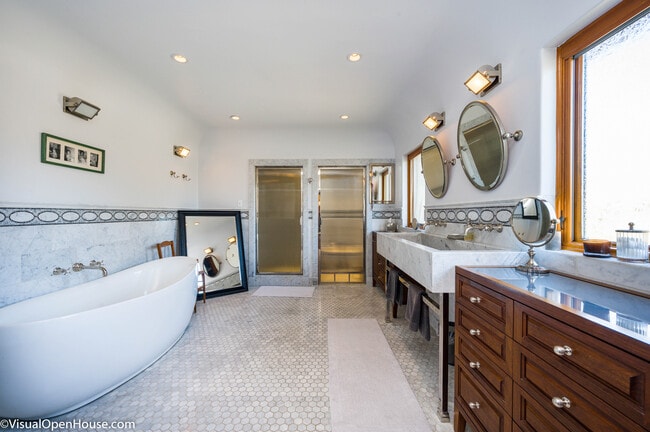 Building Photo - 11159 La Maida St