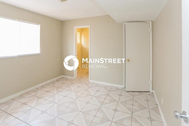 Building Photo - 3 Bedroom Pet-Friendly Home in Phoenix, AZ with Main Street Renewal