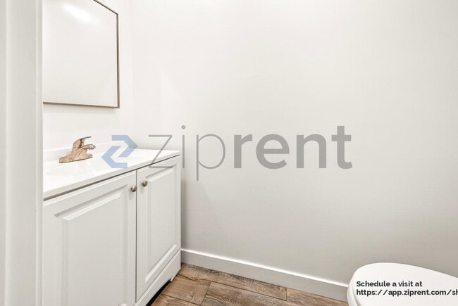 Building Photo - 1255 Del Rey Ave