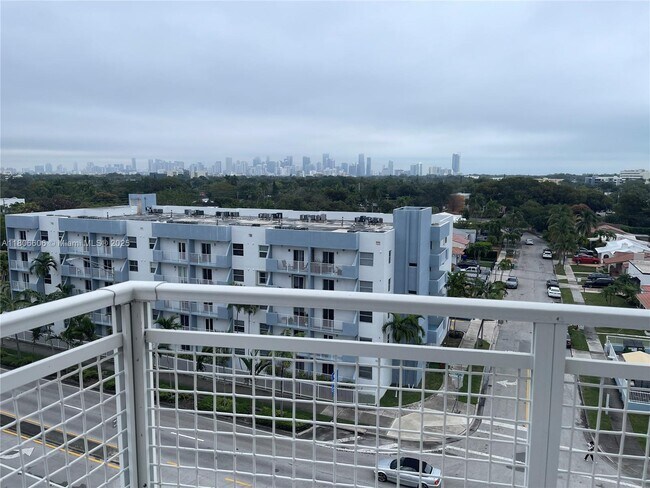 Building Photo - 2600 SW 27th Ave