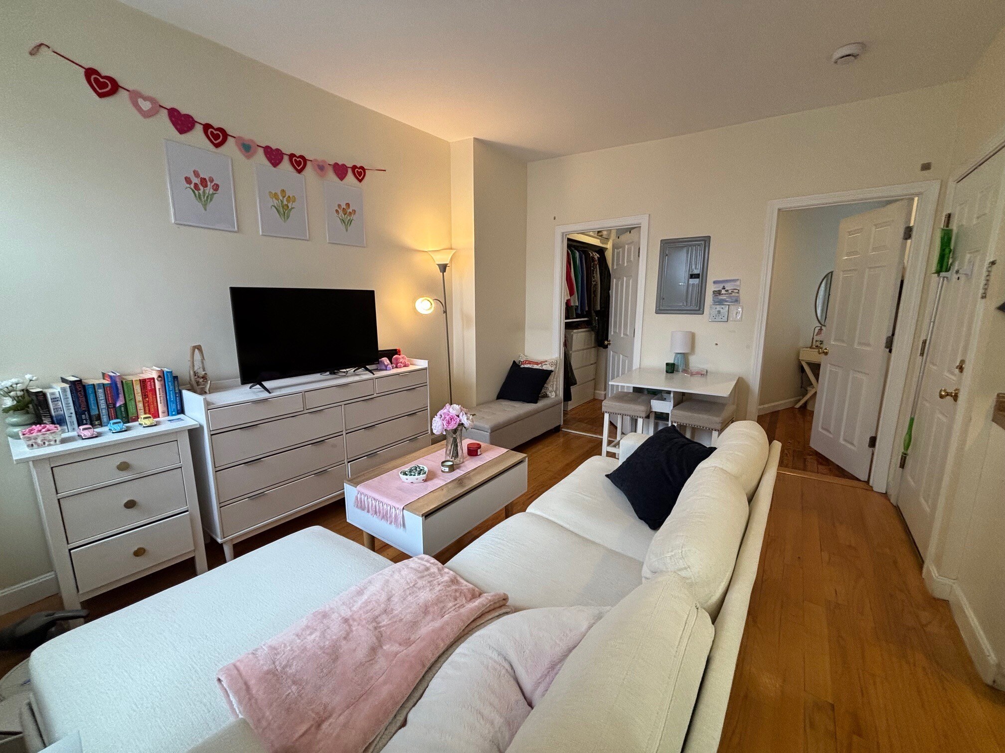 Building Photo - 8 Grove St