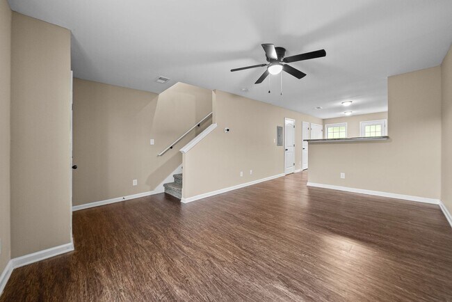 Building Photo - 148 Center Pointe Dr