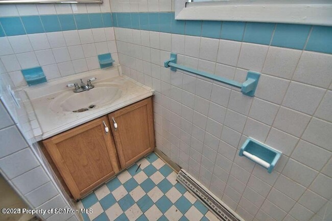 Building Photo - 261 Dana St