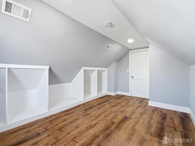 Building Photo - 14 John St